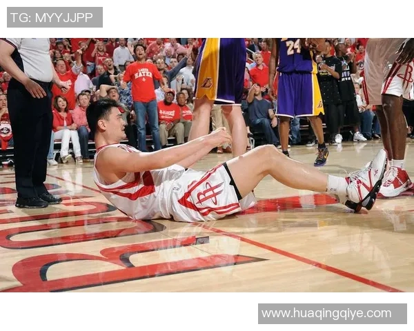 科比与姚明的巅峰对决：篮球传奇的激情碰撞与友谊的延续